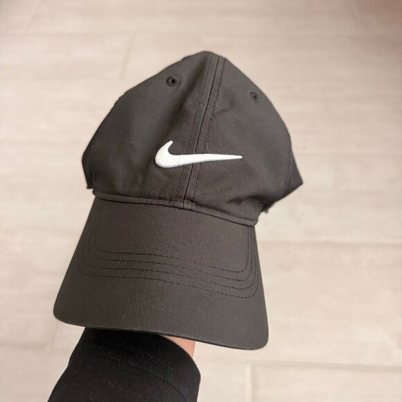 Nike Dri-Fit Legacy 91 Black Hat White Swoosh Lighweight Cap Running Outdoors OS - Picture 1 of 5